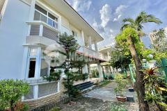 Cho thuê biệt thự phú mỹ hưng quận 7, diện tích 9x19m, có sân vườn, giá thuê 4000usdtháng