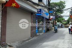 Ba đình ngõ ô tô tránh kinh doanh mặt tiền 10 m hai cửa hàng bán thuốc tây và nha khoa.