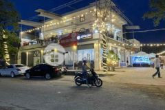 Bán biệt thự đang kd nhà hàng cafe 720m2 bên sông