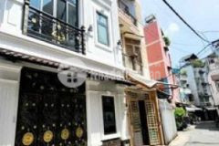 Mặt tiền hoa đào 4lầu 5tỷ700