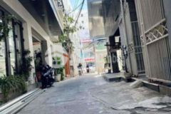Nhà đẹp hẻm xe hơi gần đường trung tâm