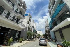 Nhà phố 4 lầu ngay ngã 4 ga