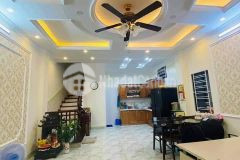 Ban nha pham văn đông câu giây 38m2 chi 4 ty lô goc ô tô gân ngo thoang