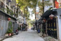 Nhà lầu tự xây kiên cố sau lưng chợ giá 2ty350