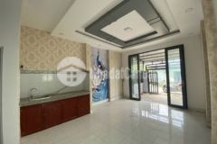 Kẹt tiền cần bán gấp nhà mặt tiền chợ hưng long