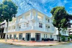 Nền nhà phố 1 trệt 2 lầu thiết kế theo kiến tr