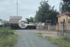 Đất ngộp đối diện trường học giá rất rẻ có sỗ sẵn