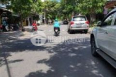 Bán nhà 2 tầng kẹp kiệt ngay trung tâm