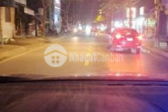 Nhà mặt tiền gần chợ trường học ủy ban