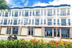 Bán nhà 1 trệt 3 lầu ngay trung tâm đức hòa shr