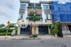 Nhà phố liền kề 1 trệt 2 lầu bình chuẩn shr