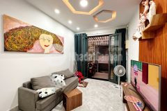 Ban nha đep nguyên oanh go vâp ơ ngay 3 bươc ra đương chinh 5.9 ty