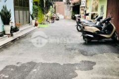 Siêu rẻ ô tô ngủ trước nhà nguyễn viết xuân