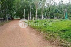 Băn đất thị trấn nằm ngay tthc huyện