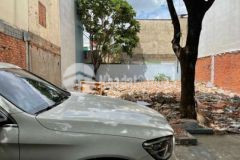 Bán nhà nát dt 4 x20m hẻm xe hơi 30 lâm văn bền q7