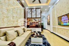 Ngõ thông kinh doanh ô tô qua nhà phố định công