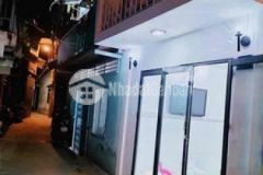 Nhà trệt lầu trục chính hẻm thông sát 304