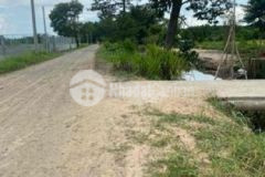 1800 m2 vuon nghỉ duong đất trồng cây có rào