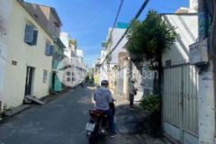 Xe hơi đỗ cổng thoại ngọc hầu 67m2 3tầng 4 2tỷ