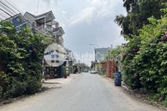 Tôi bán gấp nhà ngay sân vân đông di an đuog 5moto