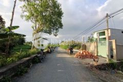 Đất mặt cầu nhà vuông dt 97m2 5m x 19 5m