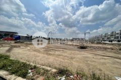 Cặp đường d2 cặp bên đại học fpt đối diện côngviên