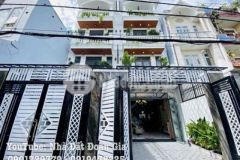 Cặp nhà giáp ranh gò vấp ngay cầu vượt ngã tư ga