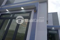 Nhà mới xây gần chợ long hoa cần bán