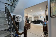 Bán nhà ngọc lâm, long biên 65m2 x 5 tầng, 5.4m mt, giá 8.9 tỷ, ôtô, kdvp, ở sướng.