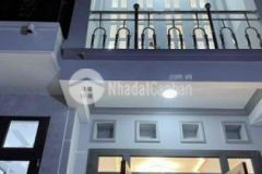 Nhà trệt lầu mới ngay trung tâm 2 phòng