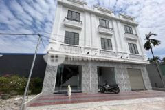 Nhà gần cầu kiến an ubnd xã hồng thái oto đỗ cửa