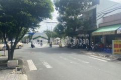 Gia đình cần bán nhà mt c2 q tp vị trí đẹp shr