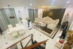 Ngay nam phát 1 căn nhà ô tô đỗ cửa nhà