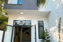 Nhà lầu 1 cách nguyễn thị minh khai 20m