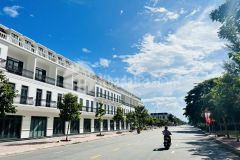 Nhà mặt tiền giá chỉ hơn 900tr gần trung tâm tp sóc trăng 5p đi xe