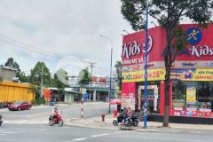 Về đà lạt bán 2lô mt đối diện ubnd trường học