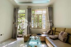 Bán đất tặng nhà 3 tầng, phố chùa láng,kinh doanh nhỏ, lô góc 2 mặt thoáng, chỉ hơn 5 tỷ.