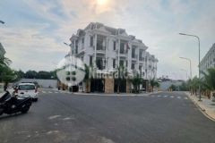 Nhà mặt tiền ngã tư 550 1 trệt 2 lầu 4 8 tỷ shr