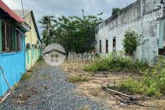 Đất thổ cư 300m2 mặt tiền quốc lộ 1a hướng đi cần thơ kế sát bên lò gạch nhật quỳnh.