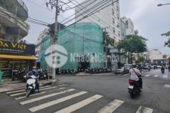 Cho thuê nhà góc 2 mt trung tâm q1 mt trần nhật duật f.tân định20x6mtrệt 3 lầu ốp kính.gía 165tr