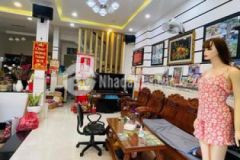 Nhà full nội thất giá lại rẻ chủ cần bán