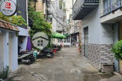 Ngay chợ bà chiểu hxh cách 2m, 3 tầng, 3 phòng ngủ chỉ 3 tỷ 800.