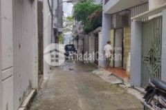 Chính chủ cần bán nhà 2 tầng cách đường vài chục m