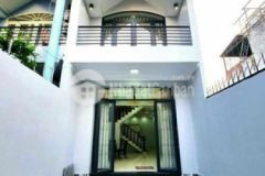 Nhà có sân đậu xe hơi trung tâm thị trấn nhà bè