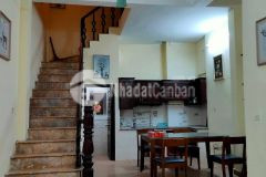 Cho thuê nhà riêng phố hàng bún, dt 40m x 5 tầng, mt 4m, 3 phòng ngủ, ngõ to, giá 15 triệu