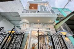 Nhà trệt lầu 3 phòng ngủ có sân đậu xe máy