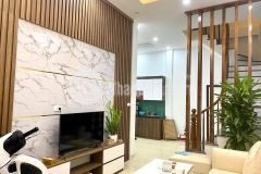 Bán nhà 40m2 ngay vincom nguyễn chí thanh, mới đẹp như ảnh ở luôn chỉ hơn 5 tỷ