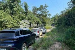 Lô đất rsx bám mặt đường bê tông 2 ô tô tránh 200