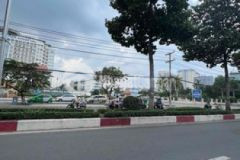 Mặt tiền đường đồng khơi đối diện bệnh viện đn