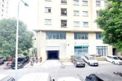 Nhà e cạnh nhà hát múa rối trung tâm thủ đô